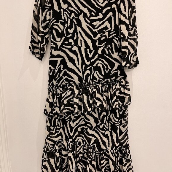 2/40$ B+ Fashion Zebra 3/4 Sleeve Dress With Frill - Picture 1 of 4